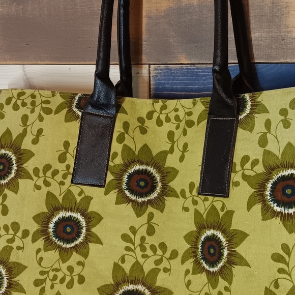 Rock Flower Paper Floral Green Tote Bag - Picture 2 of 7